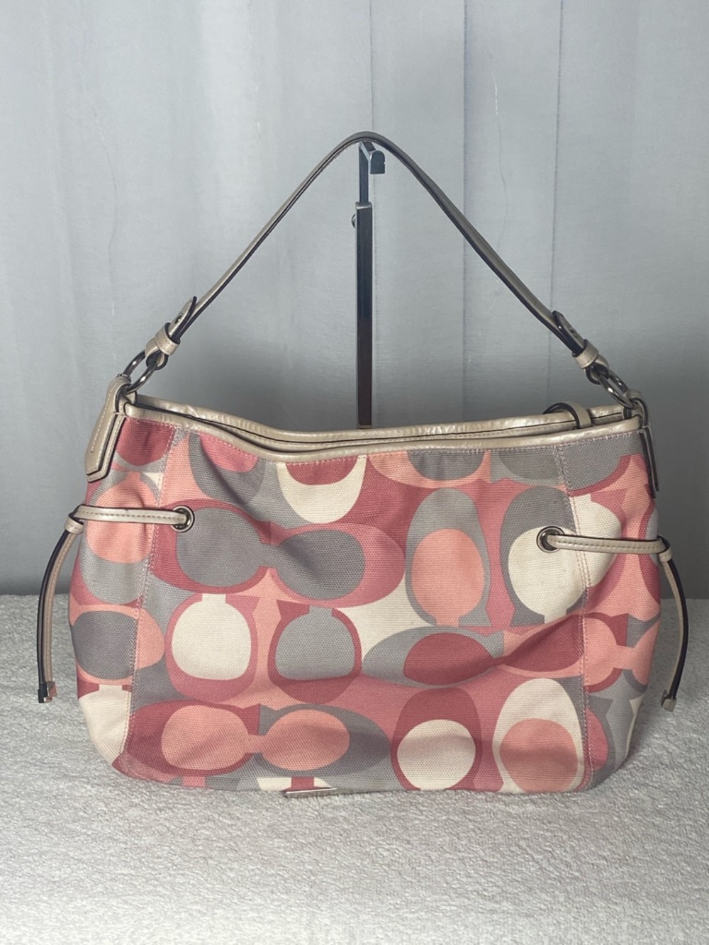 GUC Coach Chelsea Scarf Print Hobo Bag - Picture 3 of 9